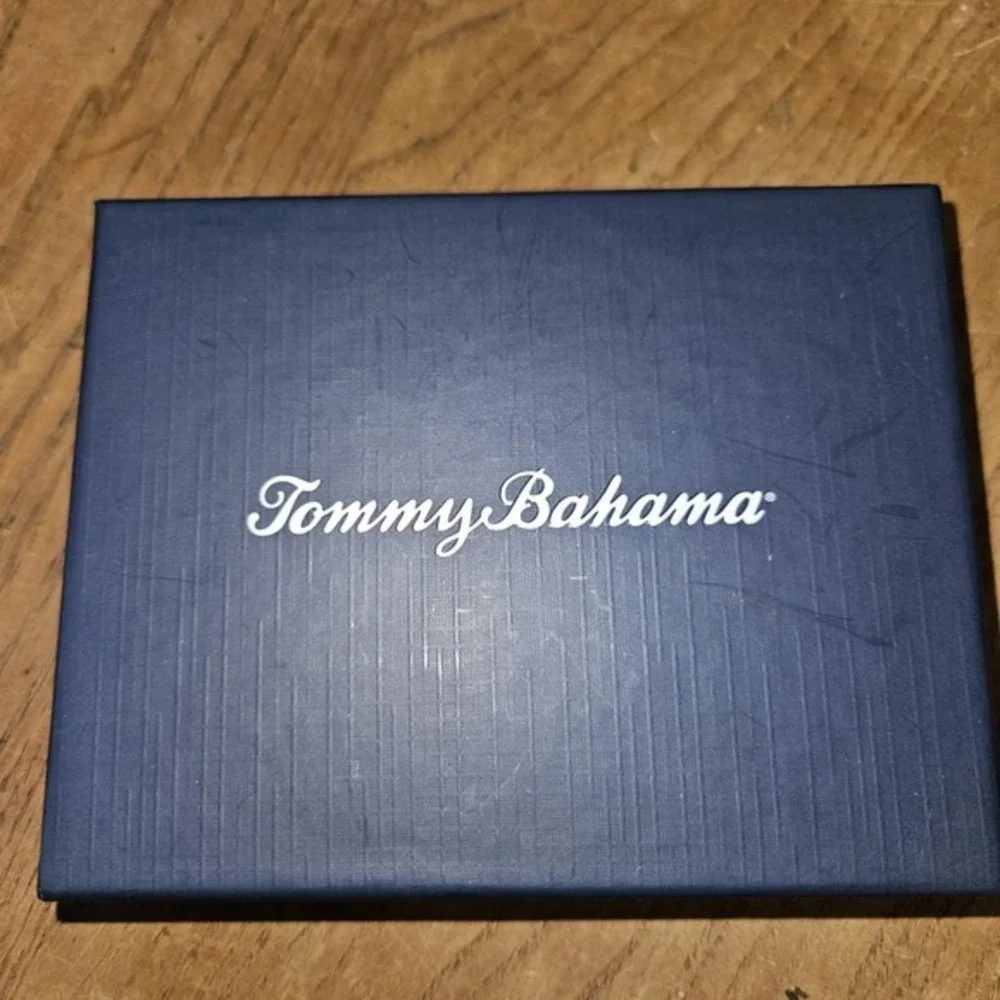 TOMMY BAHAMA Brown Bifold‎ Leather Men's Wallet ID Holder Marlin Logo in Brass